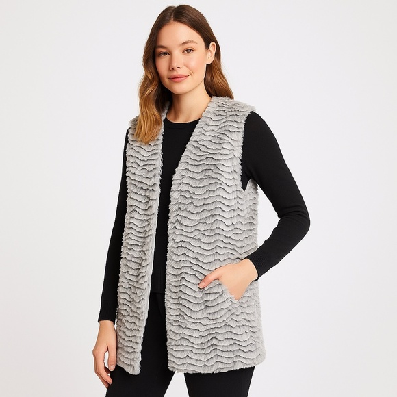 BETSY JOHNSON White Silver Gray Faux Fur Sleeveless Mobwife Retro Glam Vest L - Picture 1 of 16